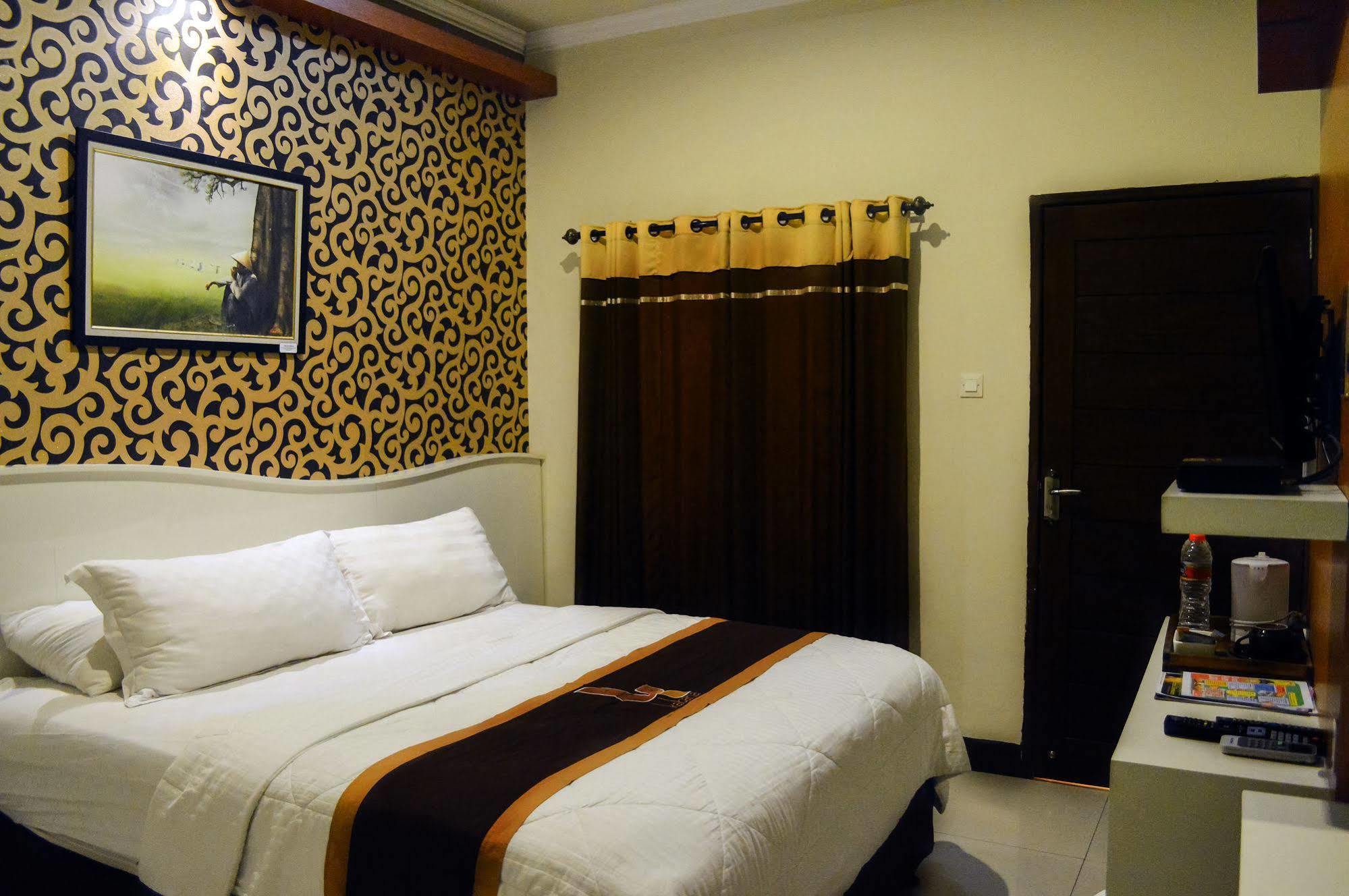 Kabana Hotel Mataram Exterior photo